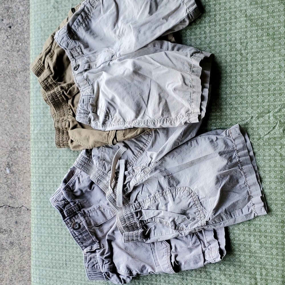 Boys shorts, size 4T. Old Navy, Arizona & Garanimals brands. Khaki and brown.